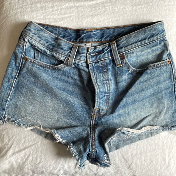 Levi’s High Rise Cutoff Shorts - Picture 2 of 4